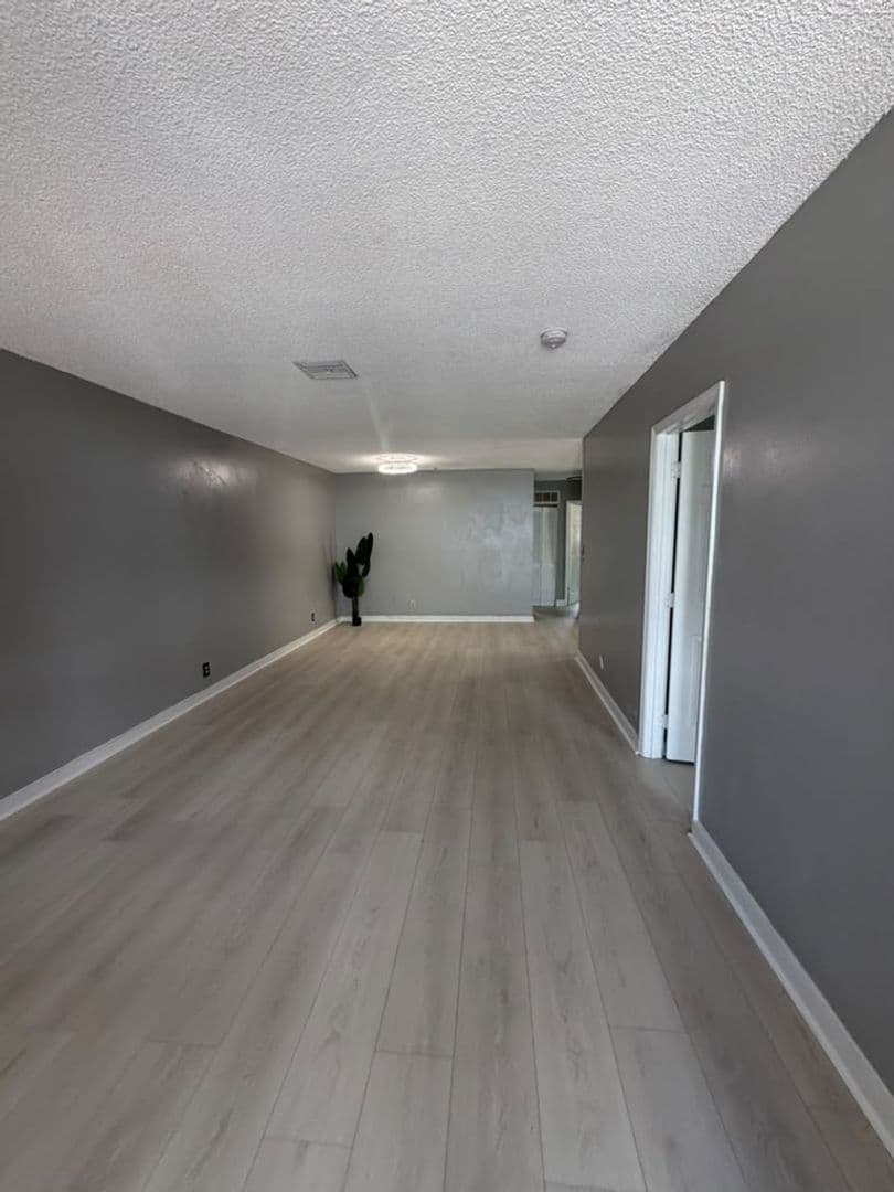 Hallandale Apartment: 401-407 NW 2nd St