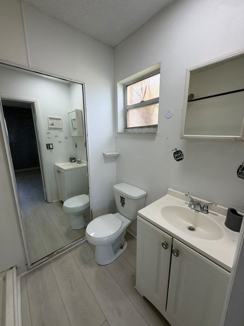 Hallandale Apartment: 401-407 NW 2nd St