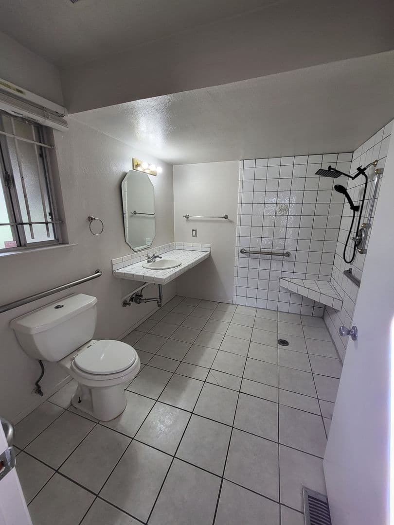 Richmond House: 5215 Bayview Avenue