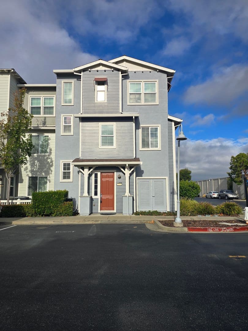 Richmond House: 3201 Jetty Drive