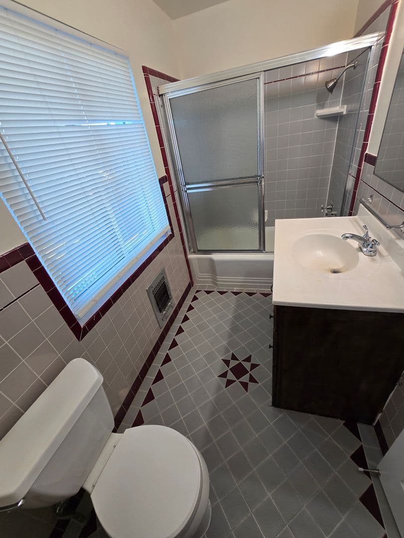 Berkeley Apartment: 1311 Curtis Street