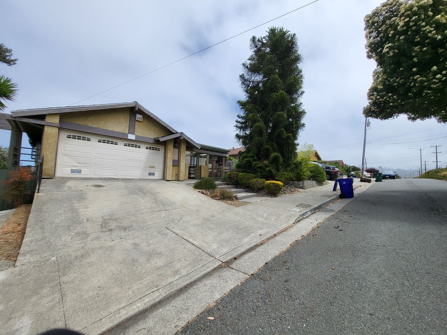 Richmond House: 5215 Bayview Avenue