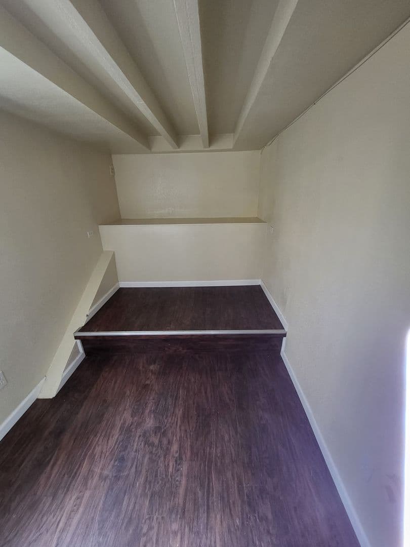 Richmond House: 5215 Bayview Avenue