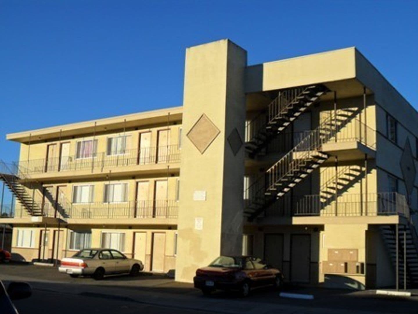 San Pablo Apartment: 2488 Market St