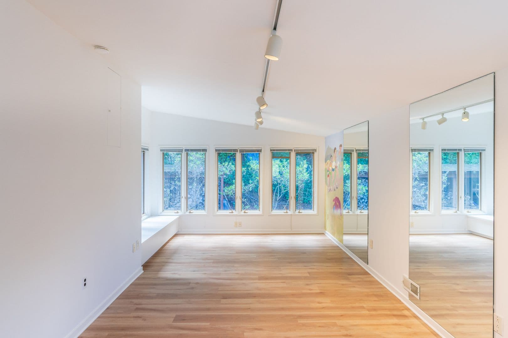 Ross House: 19 Spring Road