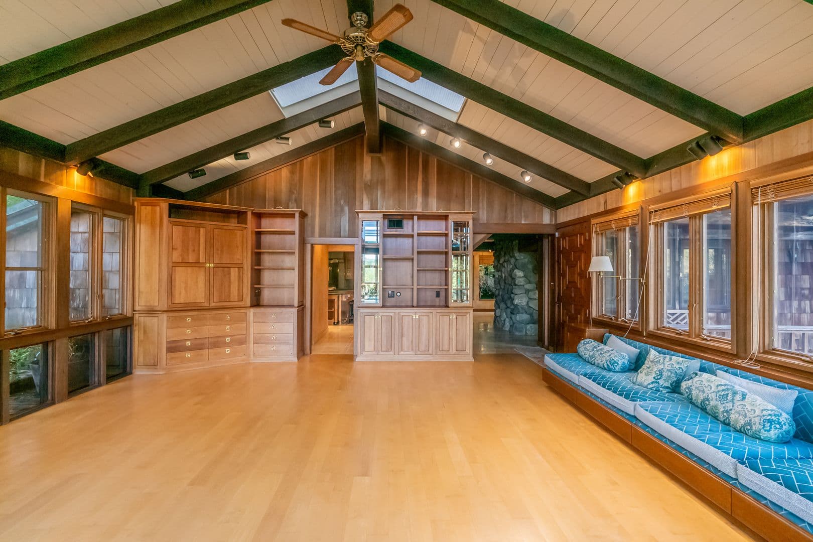Ross House: 19 Spring Road