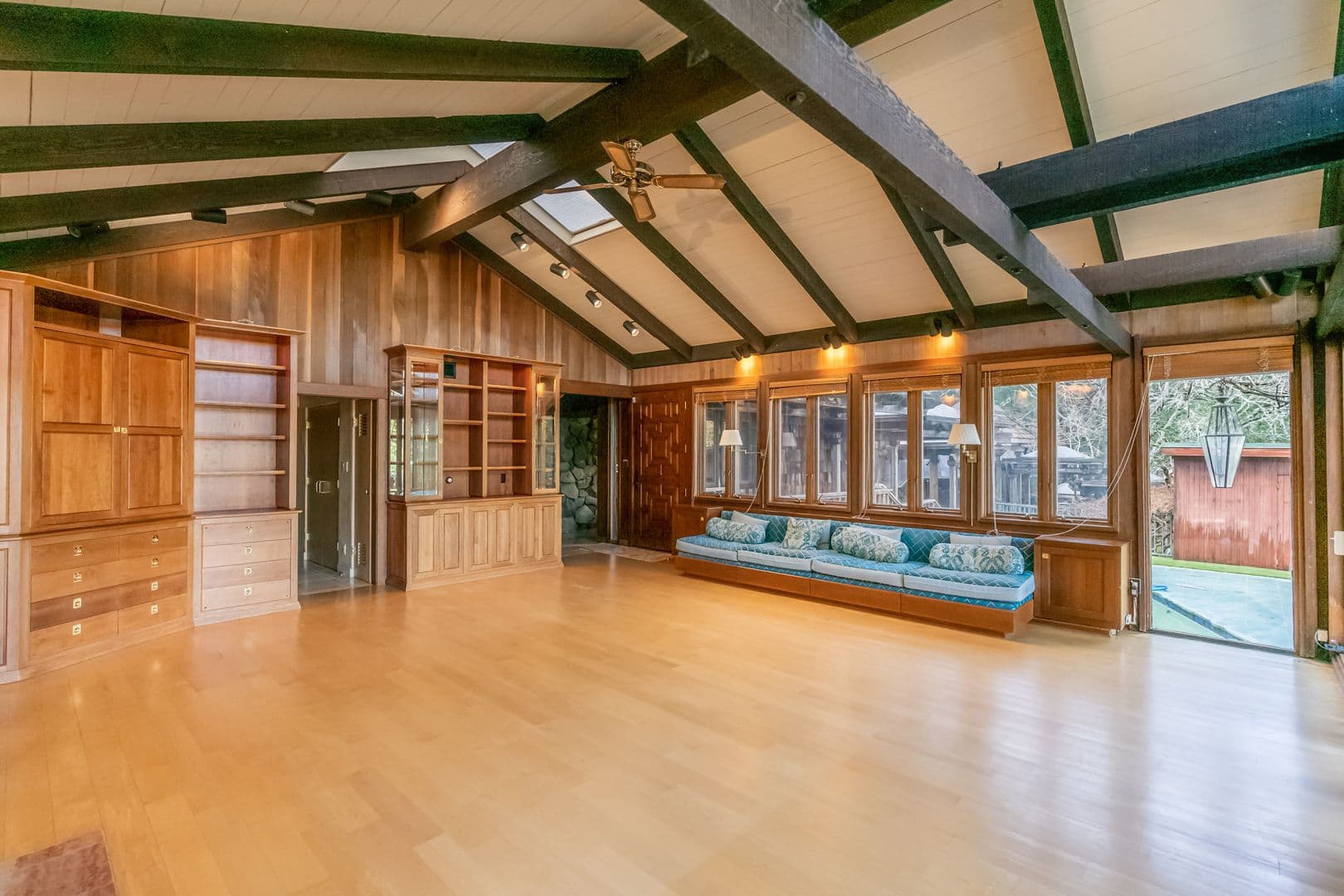 Ross House: 19 Spring Road