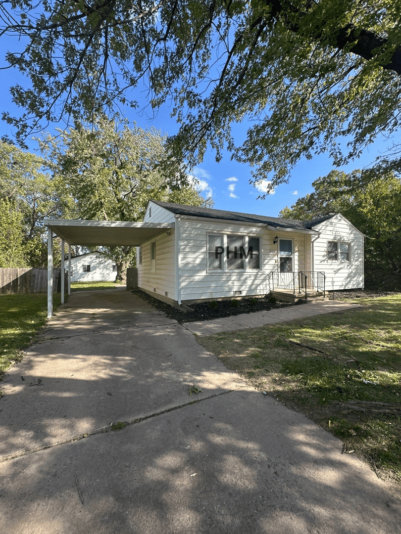 Wichita House: 1830 S Gordon Ave