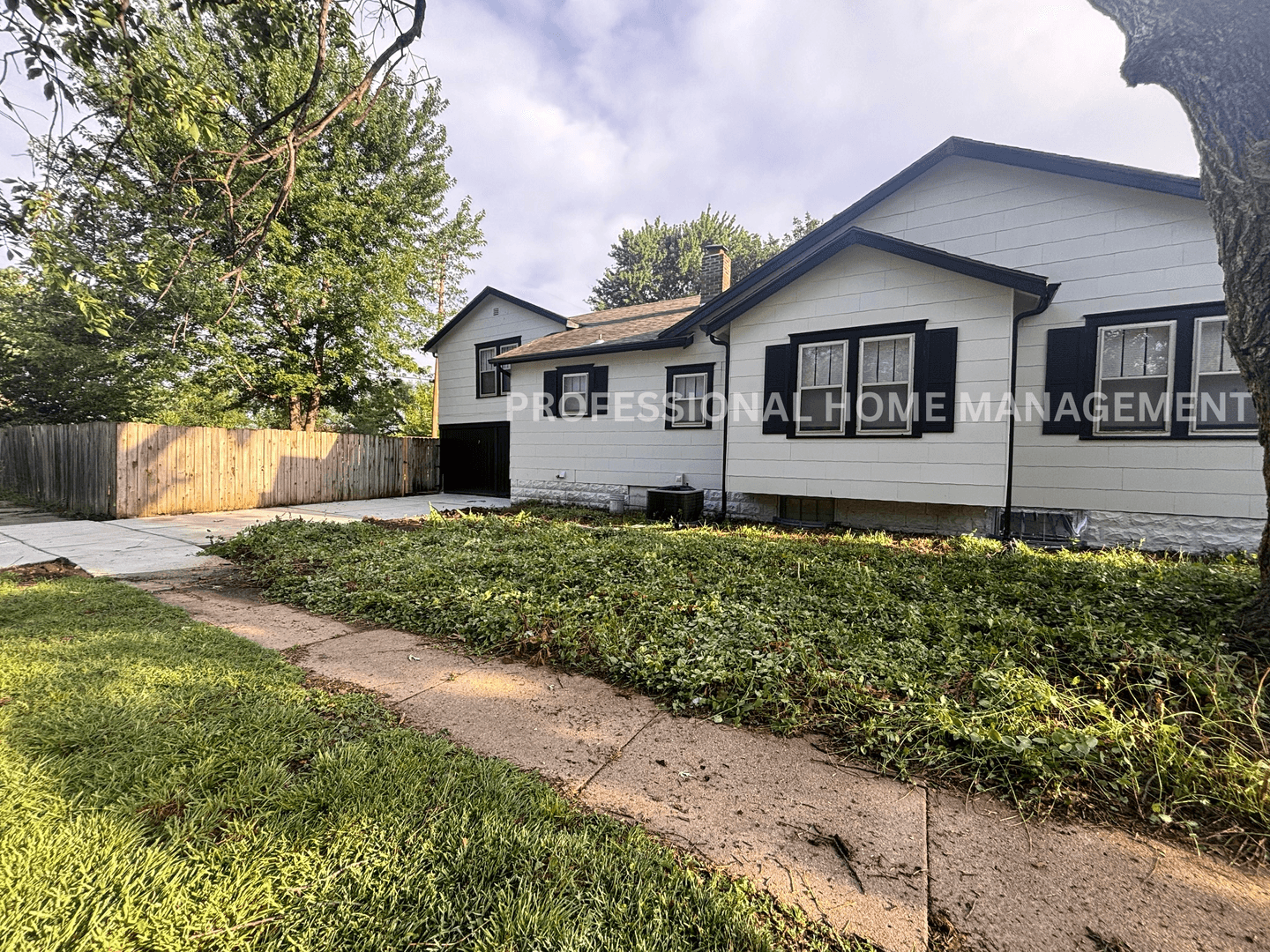 Wichita House: 651 S Spruce St