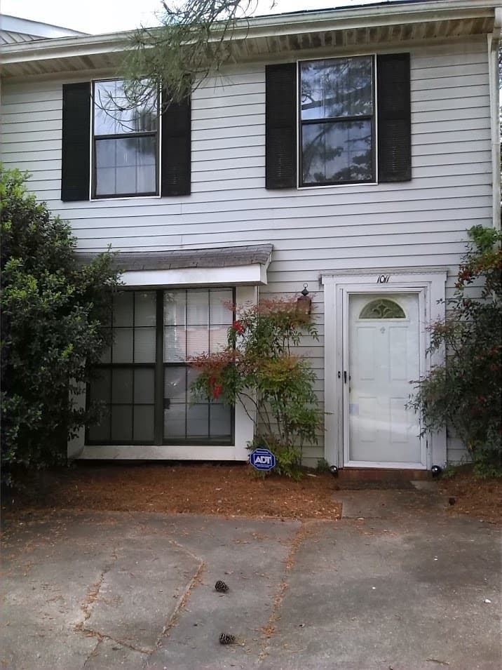 Smyrna Townhome: 1011 Windy Oaks Ct