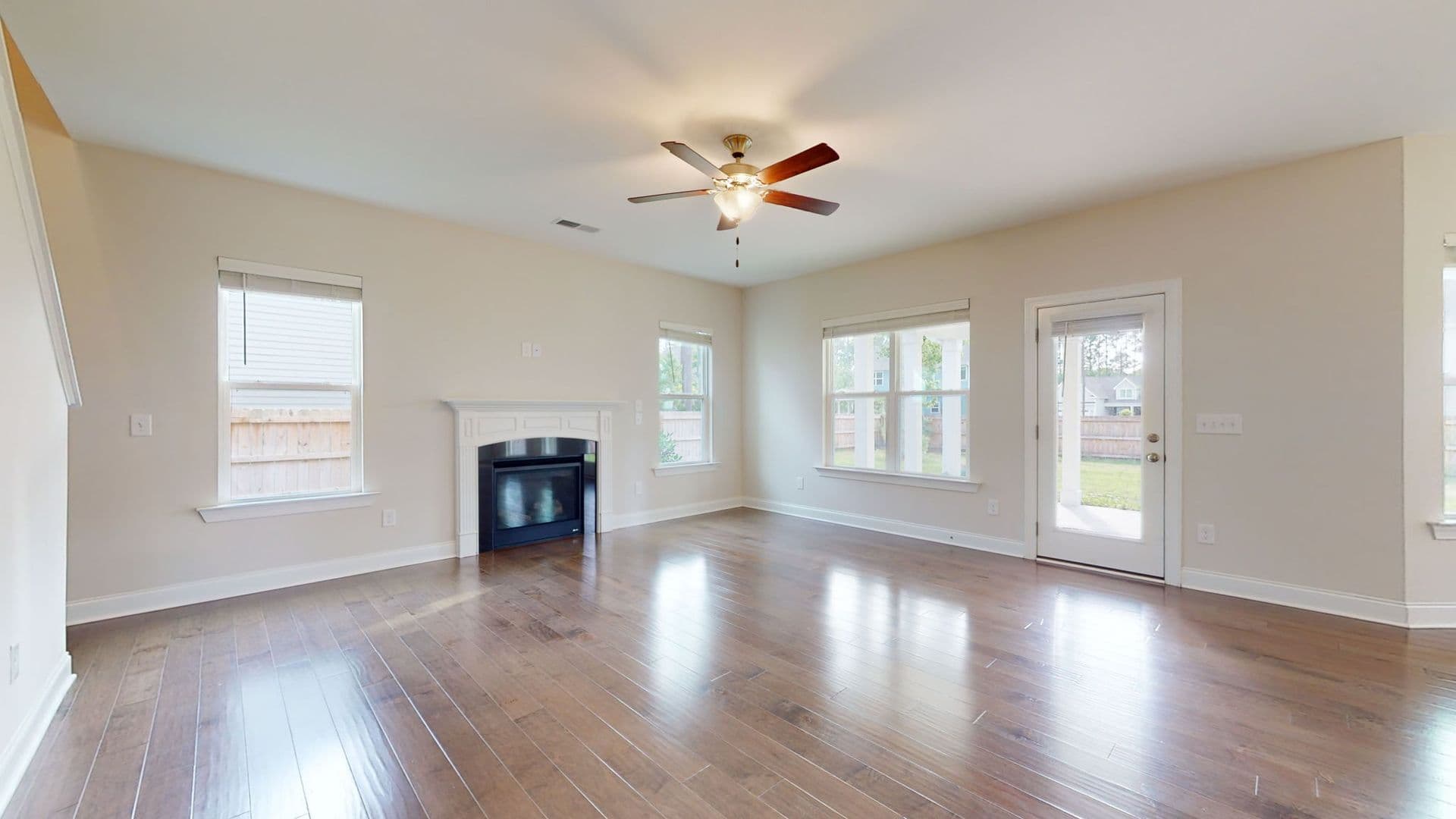 Sneads Ferry House: 507 W Red Head Circle