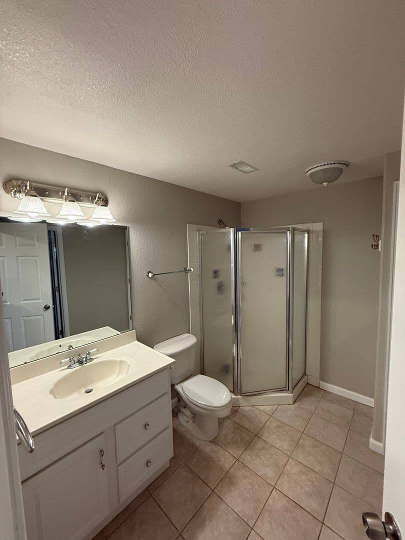 Superior House: 2002 Grayden Ct