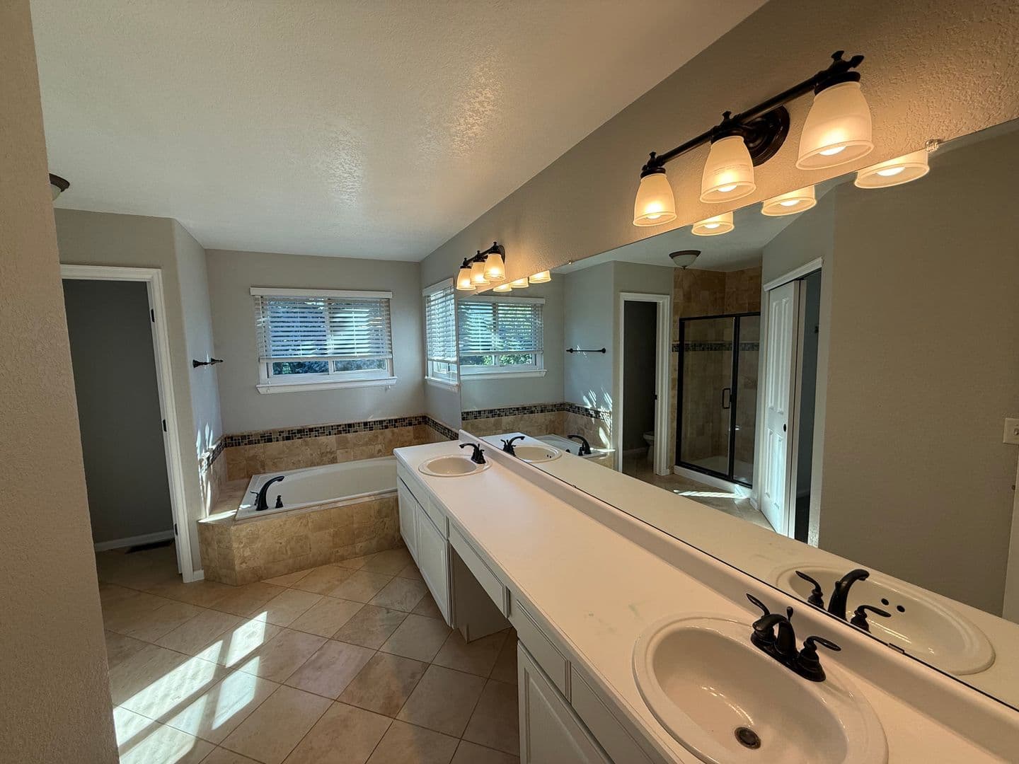 Superior House: 2002 Grayden Ct