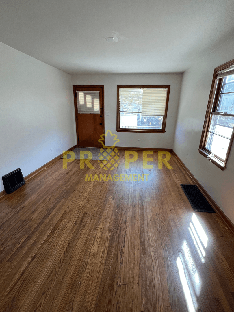 Dayton House: 227 E Parkwood Dr