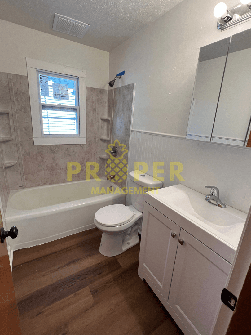 Dayton House: 227 E Parkwood Dr