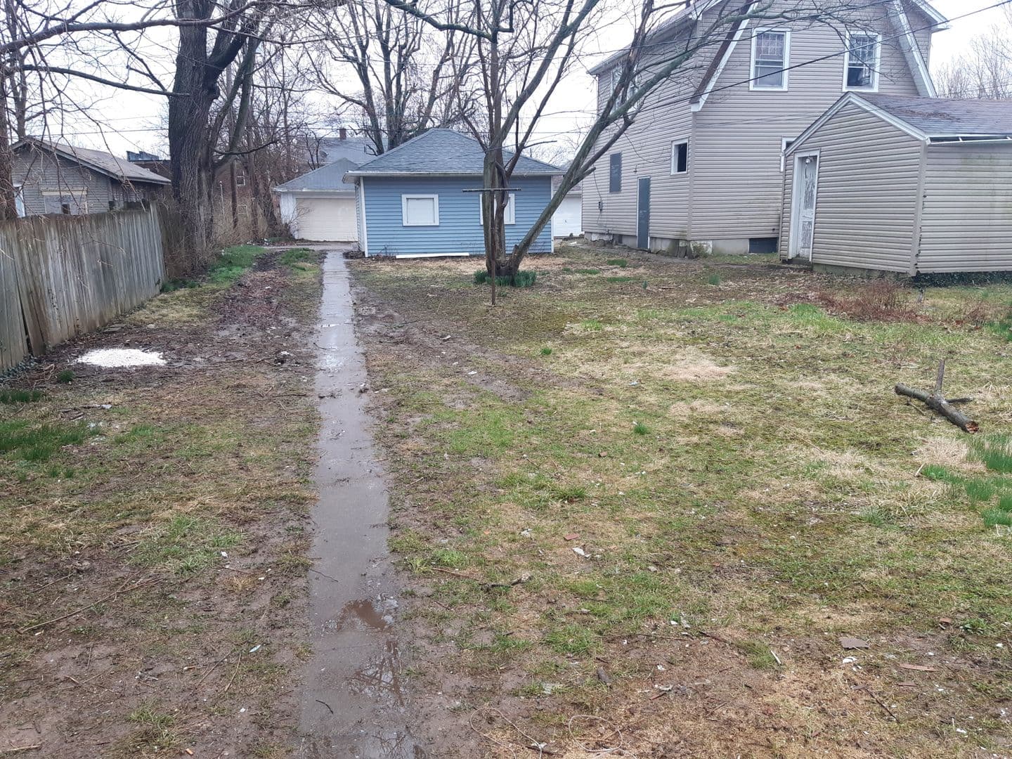 Dayton House: 204 E Fairview Ave