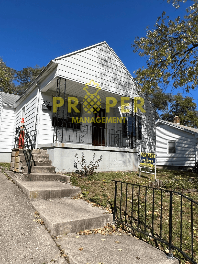 Dayton House: 227 E Parkwood Dr