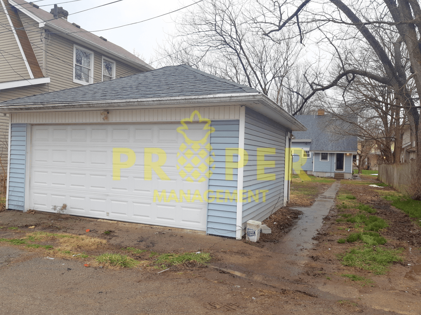 Dayton House: 204 E Fairview Ave