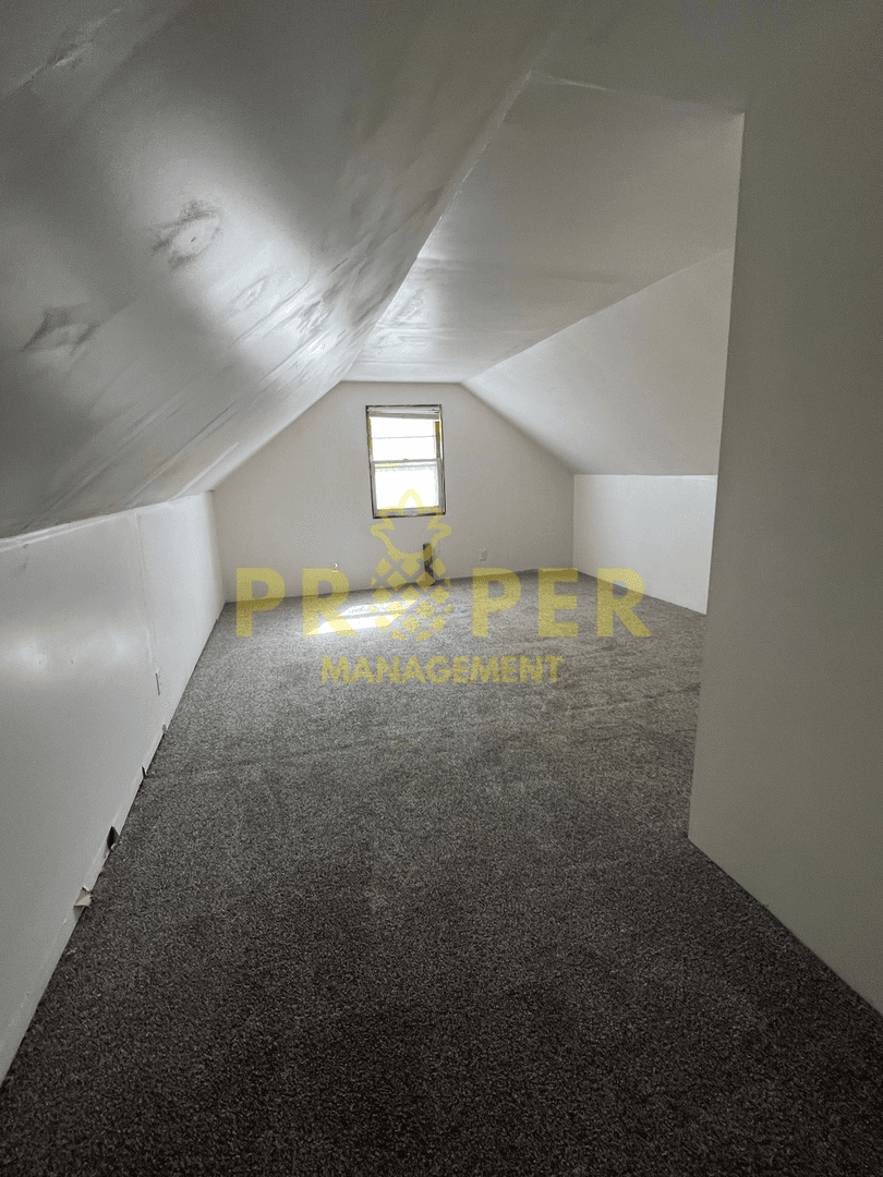 Dayton House: 227 E Parkwood Dr