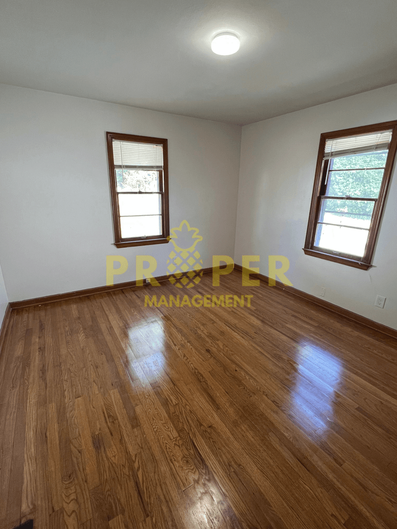 Dayton House: 227 E Parkwood Dr
