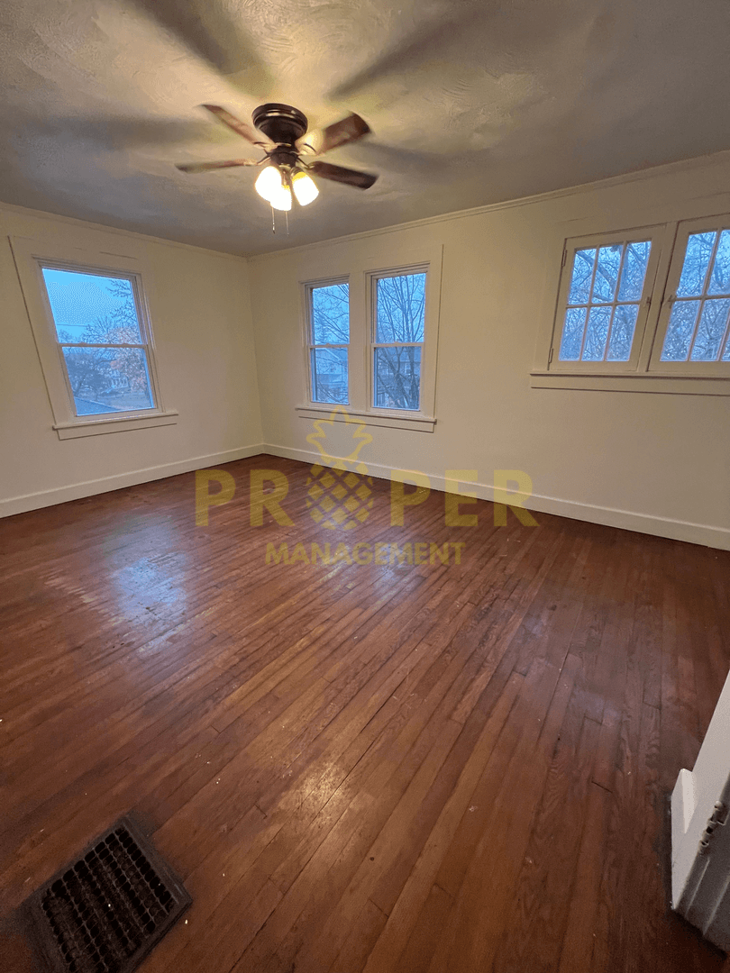 Dayton House: 121 Marson Dr