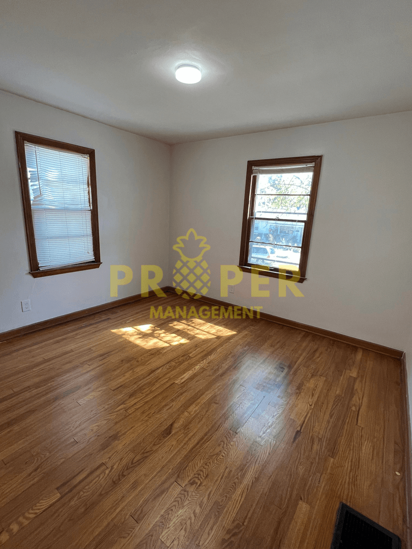 Dayton House: 227 E Parkwood Dr
