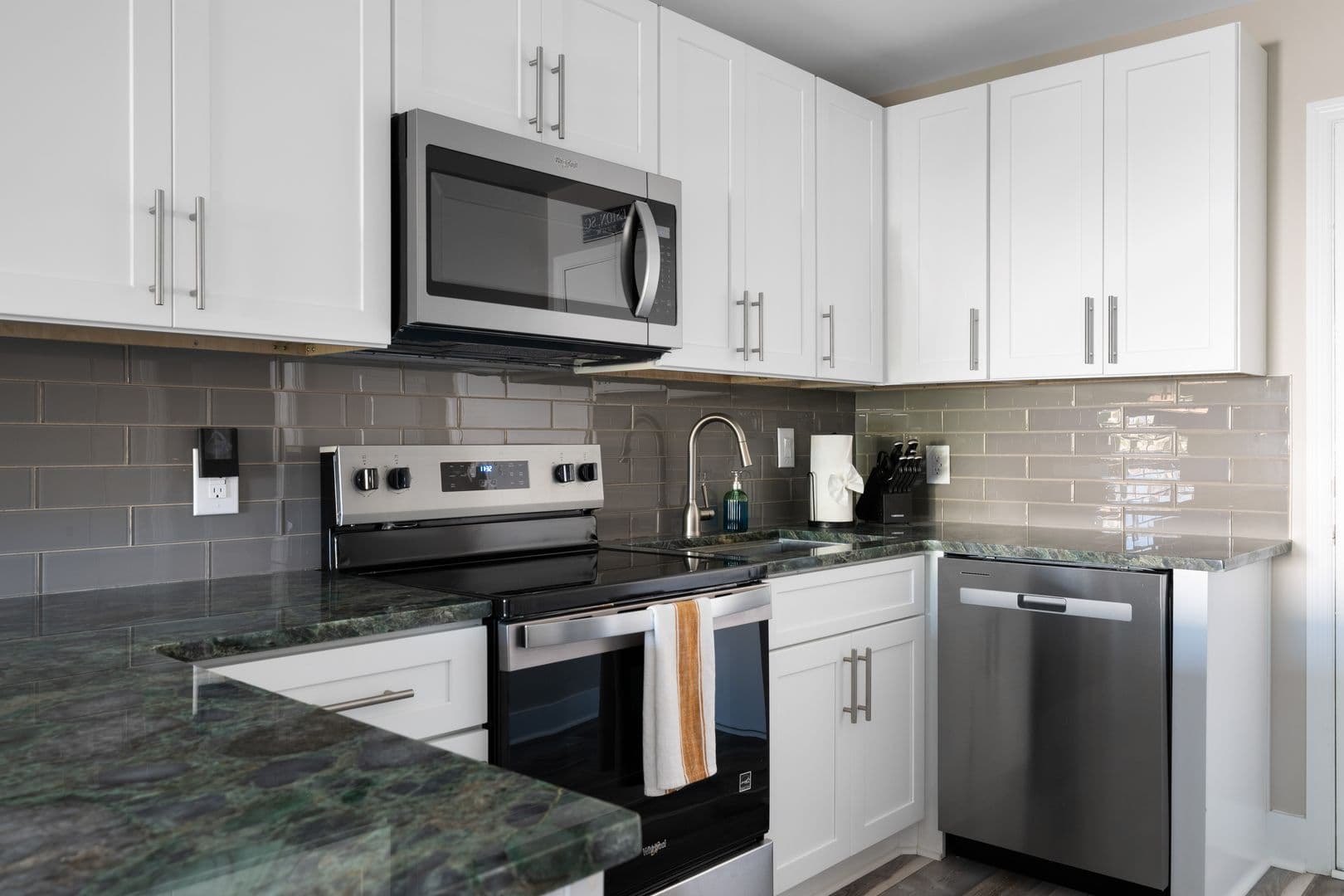 Charleston House: 259 East Bay Unit 8B