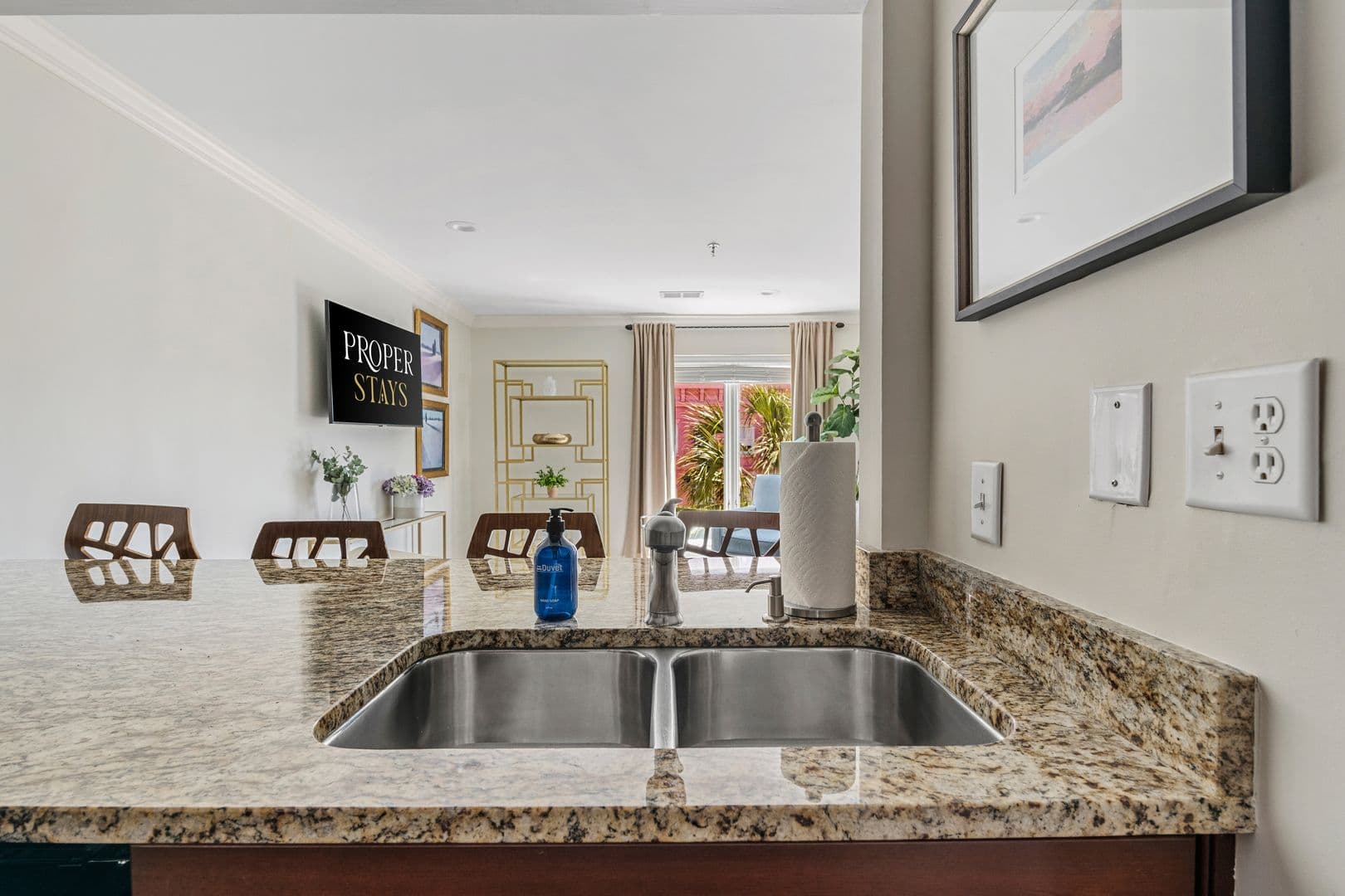 Charleston House: 32 Vendue Range