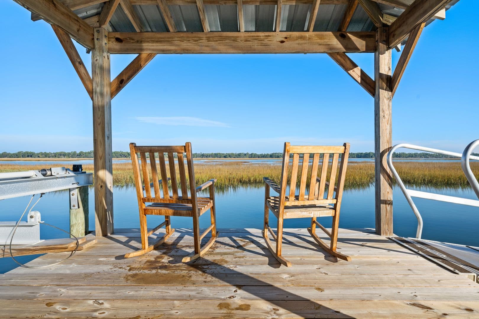 Charleston House: 1532 Oak Island Drive
