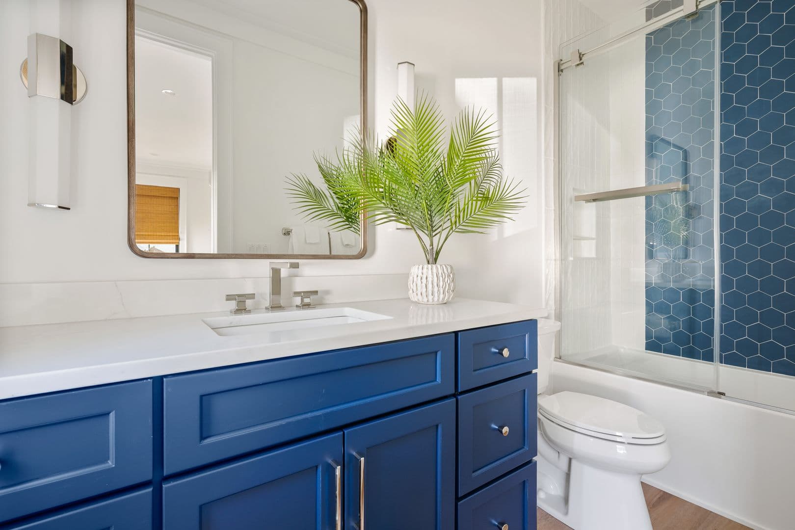 Charleston House: 1532 Oak Island Drive