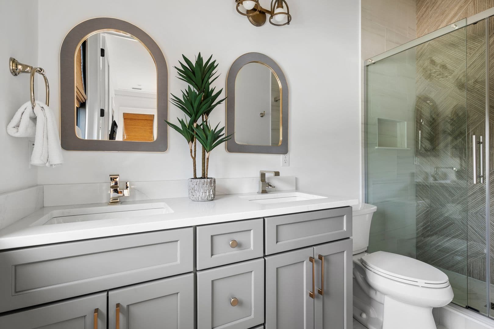 Charleston House: 1532 Oak Island Drive