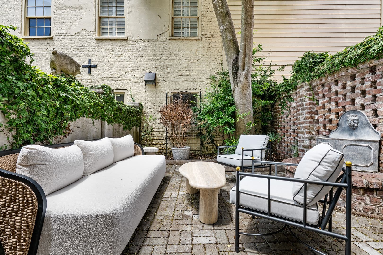 Charleston House: 38 Elliot Street