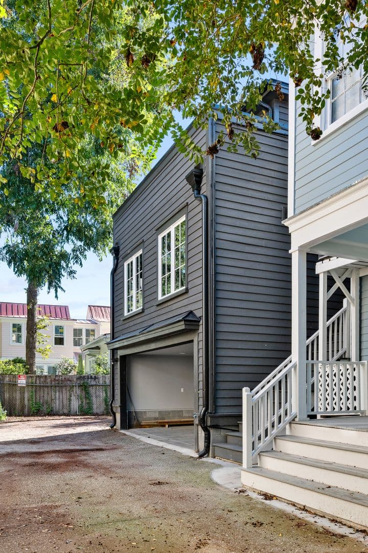 Charleston House: 250 Rutledge Avenue