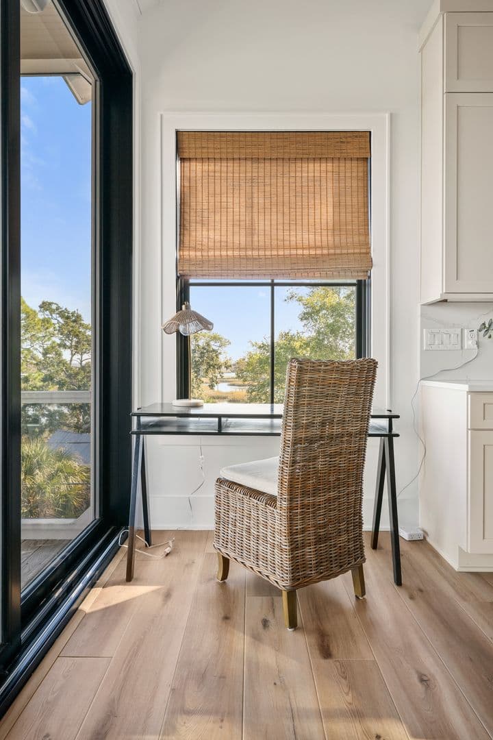 Charleston House: 1532 Oak Island Drive