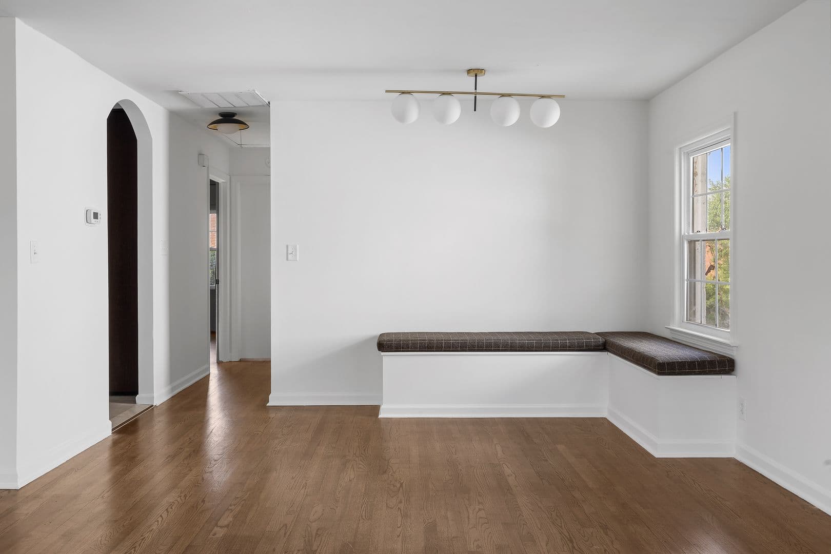 Charleston House: 68 Dunnemann Ave