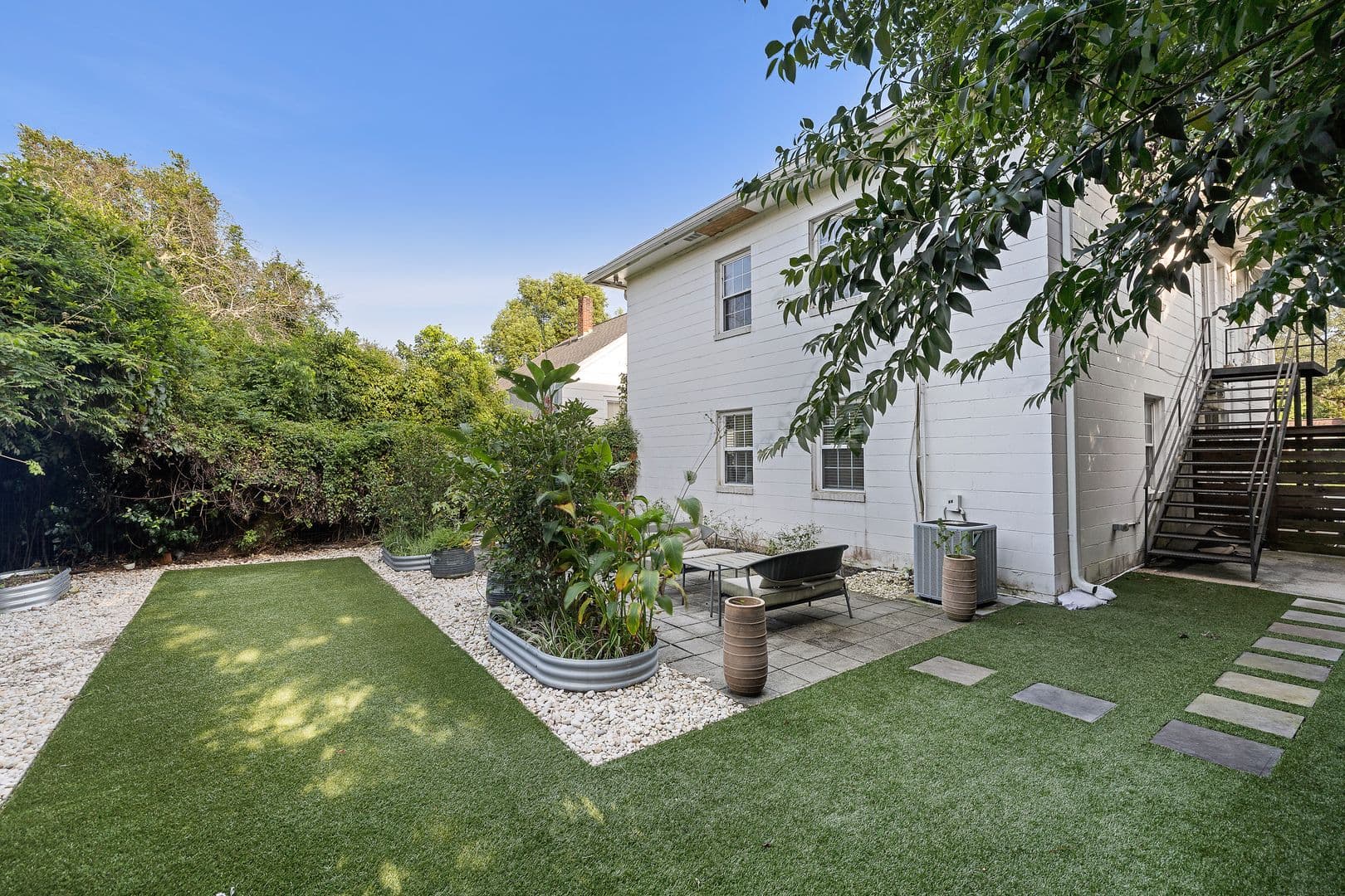 Charleston House: 68 Dunnemann Ave