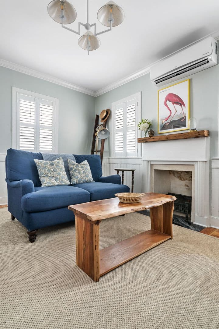 Charleston House: 25 Sires Street