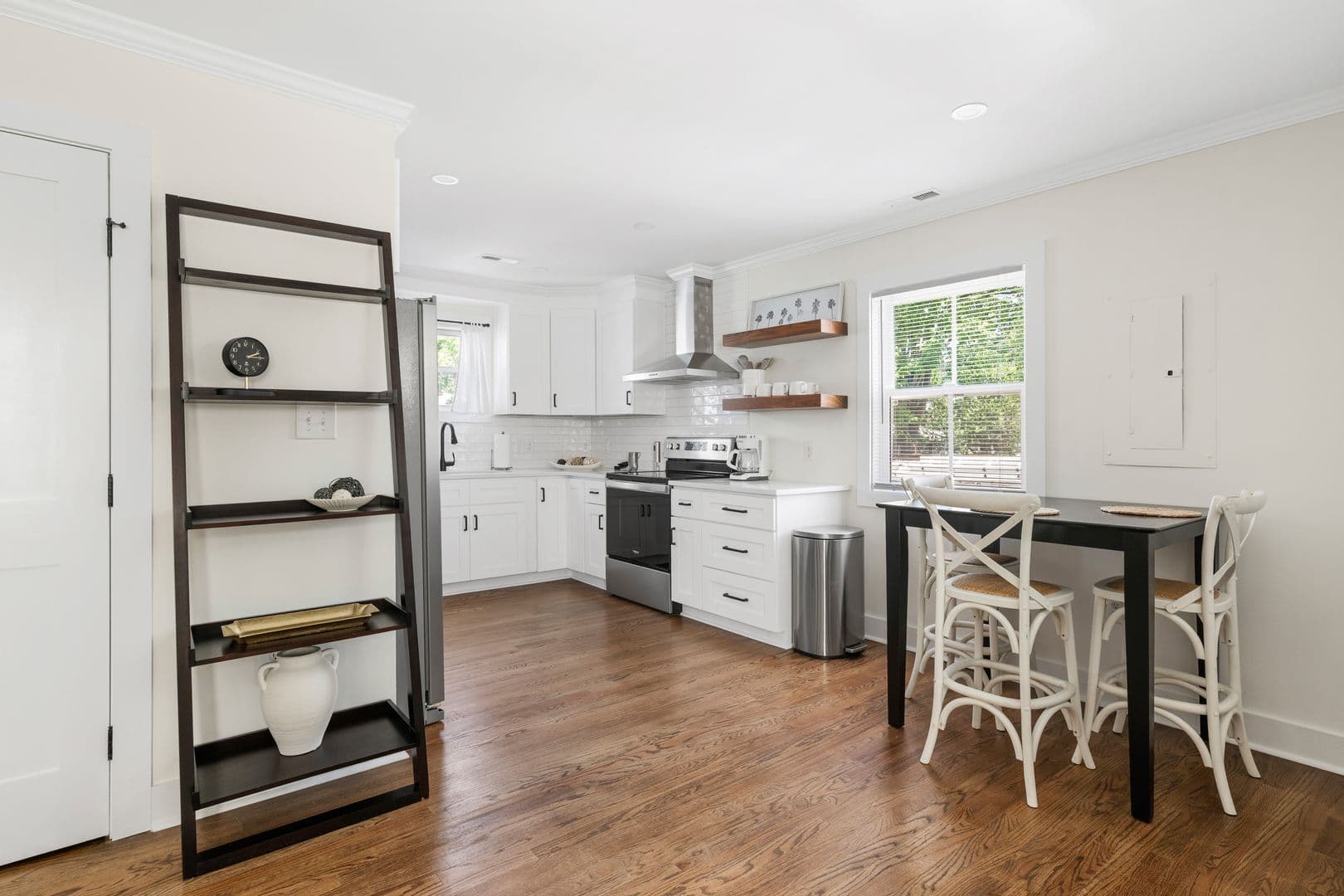 Charleston House: 13 H Street