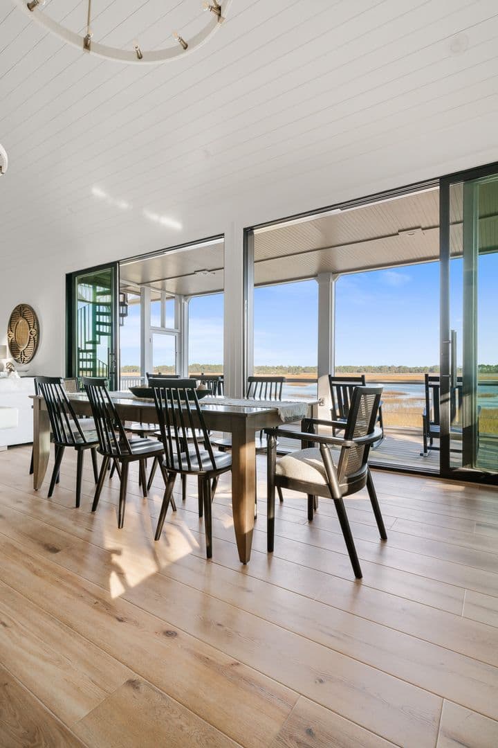 Charleston House: 1532 Oak Island Drive