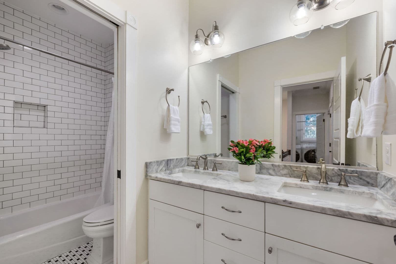 Charleston House: 2112 Parkway Drive