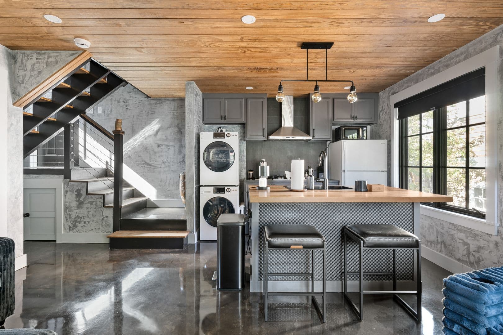 Charleston House: 250 Rutledge Avenue