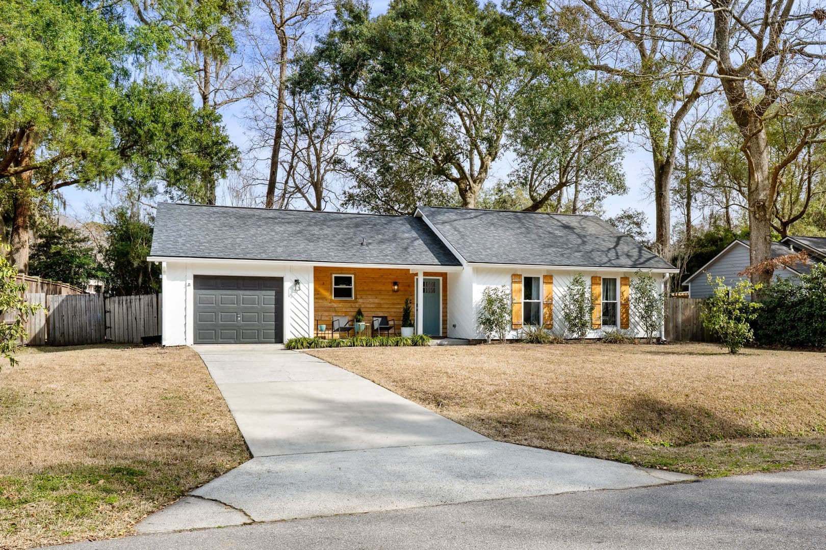 Charleston House: 14 Hillcreek Blvd