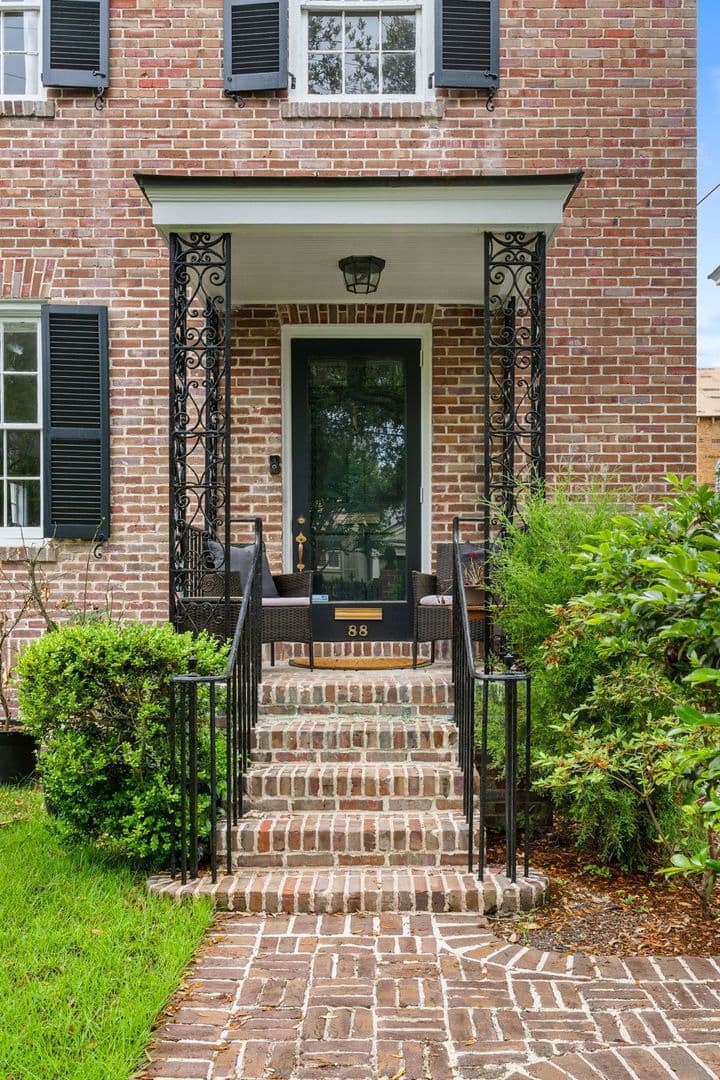 Charleston House: 88 S Battery