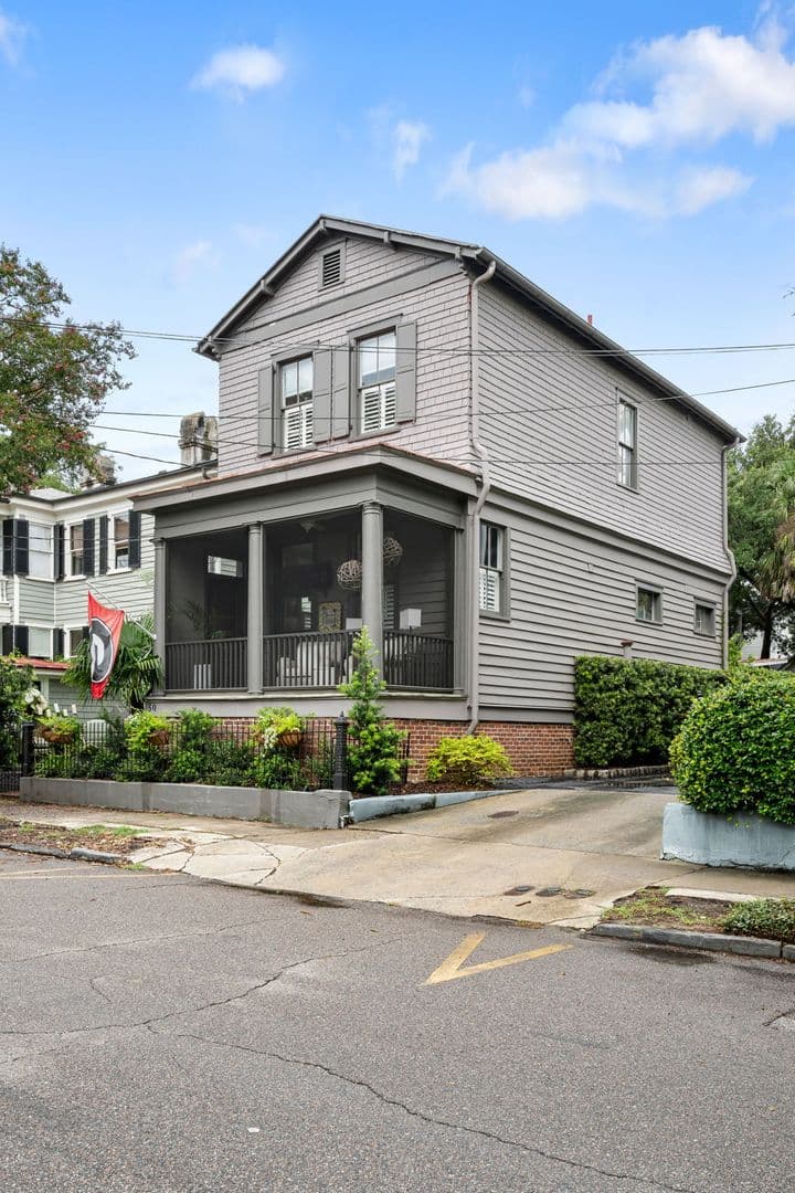 Charleston House: 50 Montagu Street