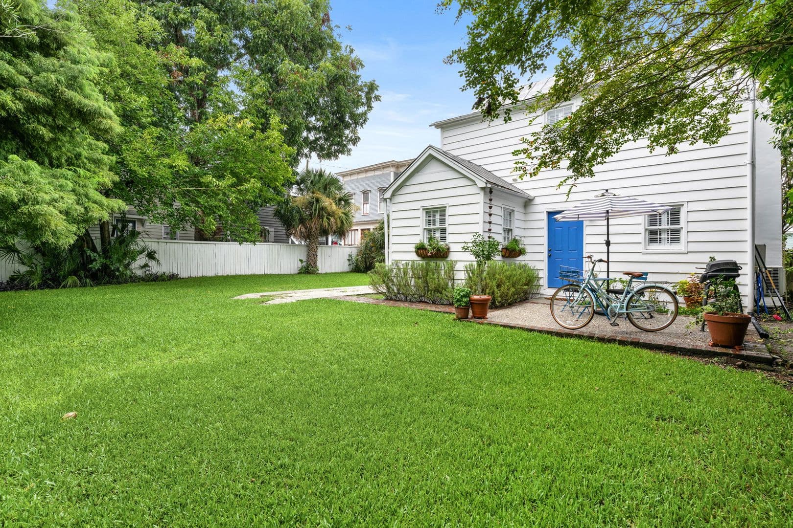 Charleston House: 25 Sires Street