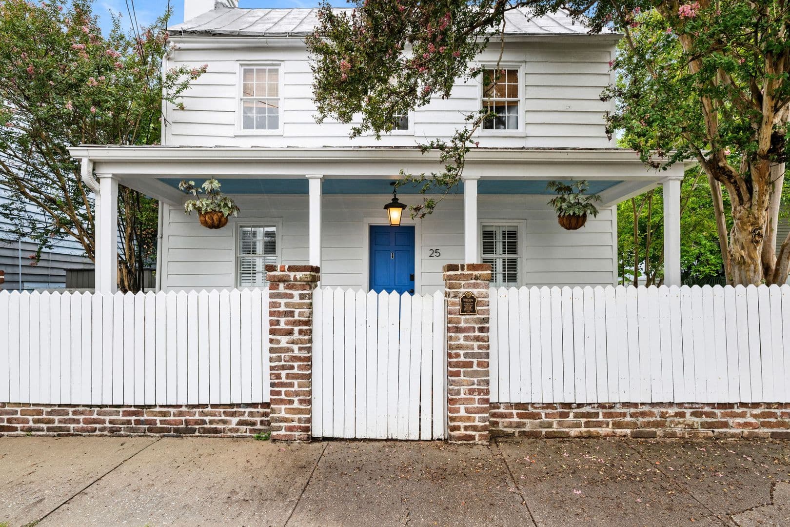 Charleston House: 25 Sires Street