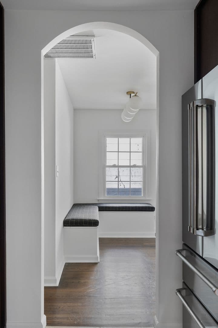 Charleston House: 68 Dunnemann Ave