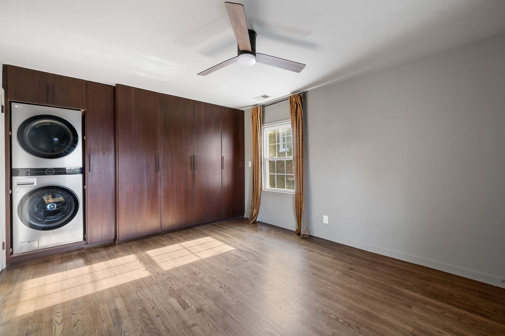 Charleston House: 68 Dunnemann Ave