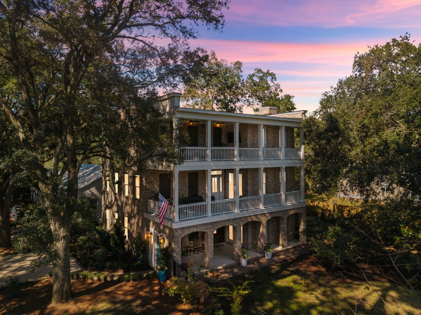Charleston House: 2112 Parkway Drive