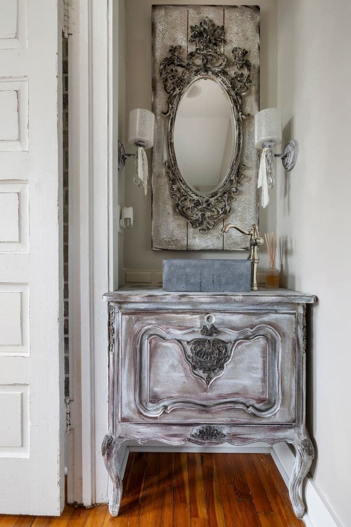 Charleston House: 50 Montagu Street